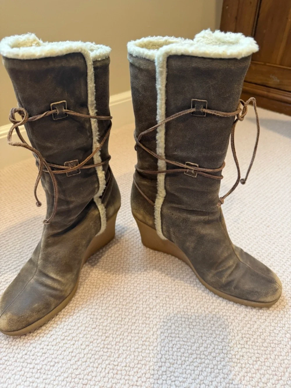 MICHAEL KORS Brown Distressed leather Sherpa Lined Wedge Boots Size 7.5
